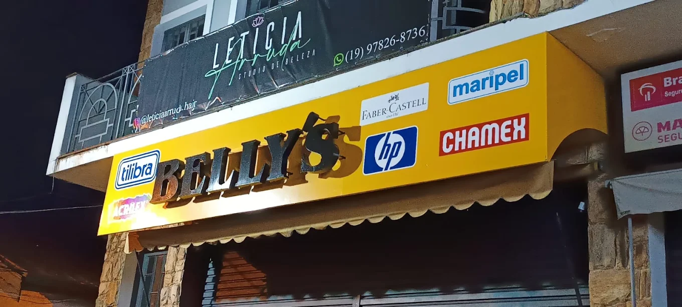 Fachada com letra caixa